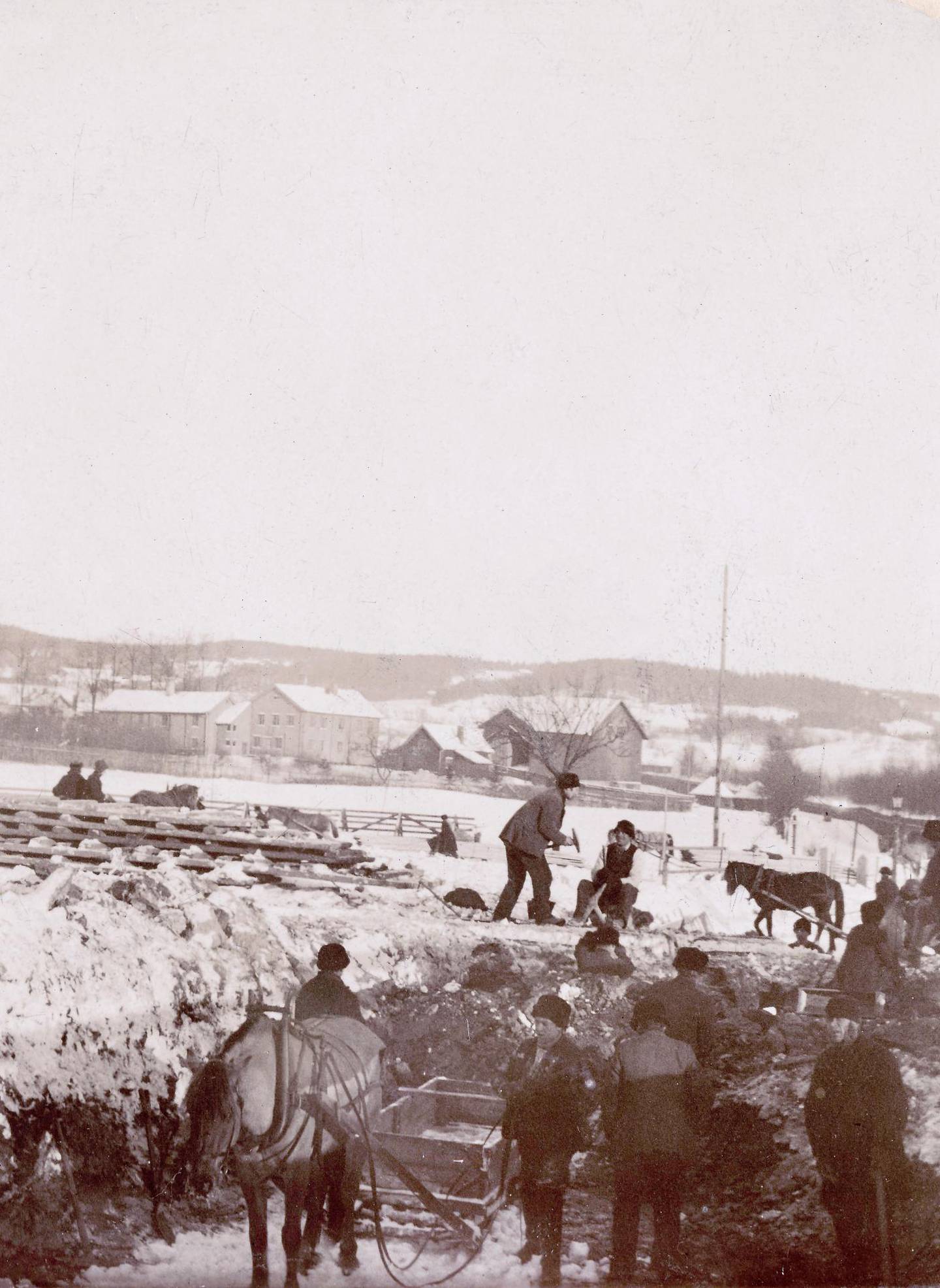Veiarbeid ved Geitmyra gård og krysset Tåsenveien/Kierschows gate cirka 1896.
Foto: Oscar Hvalbye/ Oslo museum