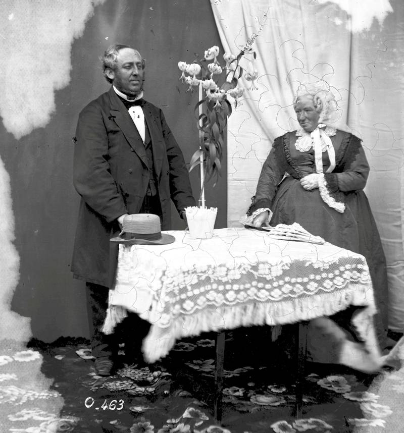 Oluf og Johanne Caroline Onsums sølvbryllup i 1871 ble feira med stor fest på Kværner Brug. En æresport og et svært telt hvor middagen ble servert var reist for anledningen. Kaffe og curacao ble servert i hagen. Menyen er beskrevet som en syndflod av godsaker, blant annet vindruer fra Onsums eget drivhus.