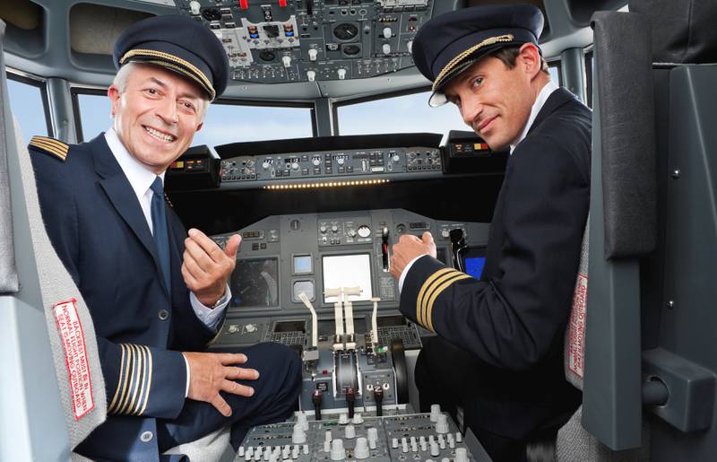 Når pilotene må på do, må passasjerene returnere til setene og feste setebeltene. FOTO: ISTOCK