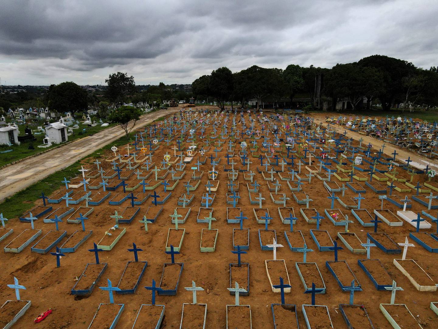 En kirkegård i Manaus, en av byene i Brasil som har blitt hardt rammet av koronavirusets andre bølge.