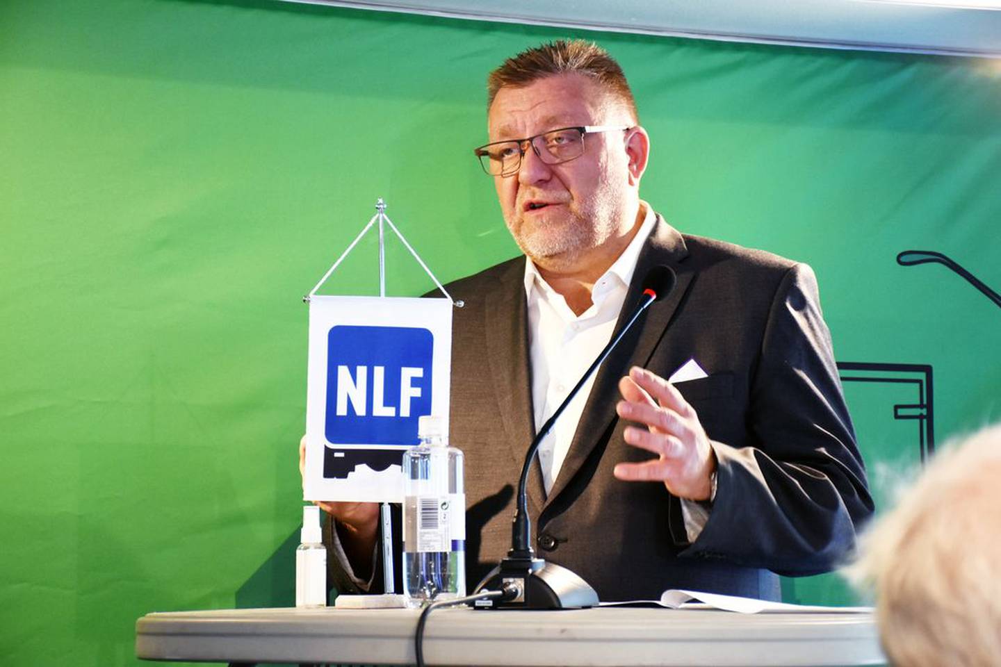 NLF-direktør Geir A. Mo oppfordrer folk til å nekte å ta imot pakker dersom de mistenker at sjåføren har dårlige lønns- og arbeidsvilkår.

Foto: Stein Inge Stølen/FriFagbevegelse