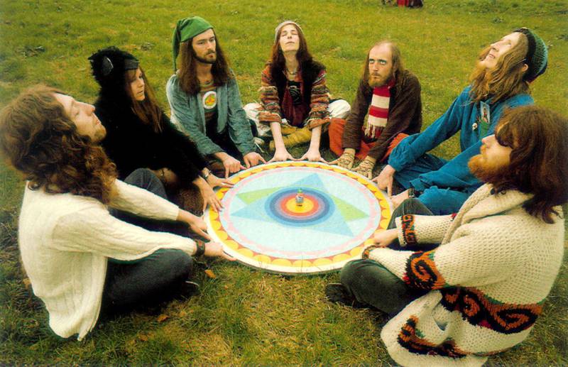 1973: Den klassiske besetningen av Gong med Steve Hillage, Gilly Smith, Mike Howlett, Tim Blake, Didier Malherbe, Daevid Allen og Pierre Moerlen. FOTO: VIRGIN RECORDS