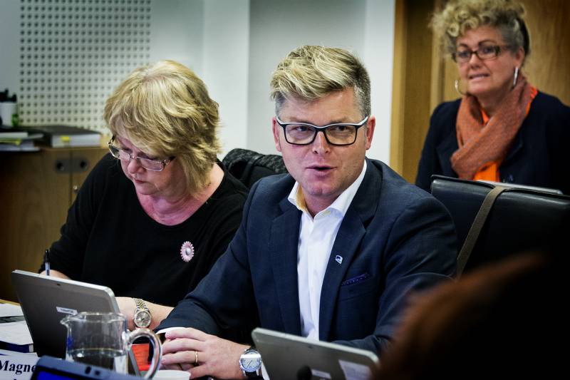 Høyres representant, Thor Magne Seland, ser aller helst at staten vil betale for opprettelsen av den toårige prosjektstillingen bo-veileder.