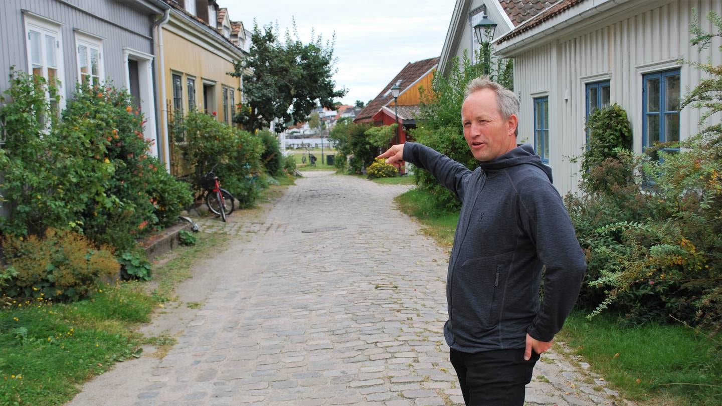 Lars Ole Klavestad henter mye inspirasjon til sine kunstverk gjennom å vandre mellom husene på smale brosteinsgater i Vaterland.