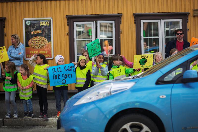 Unger fra Vålerenga AKS var blant demonstrantene i Strømsveien.