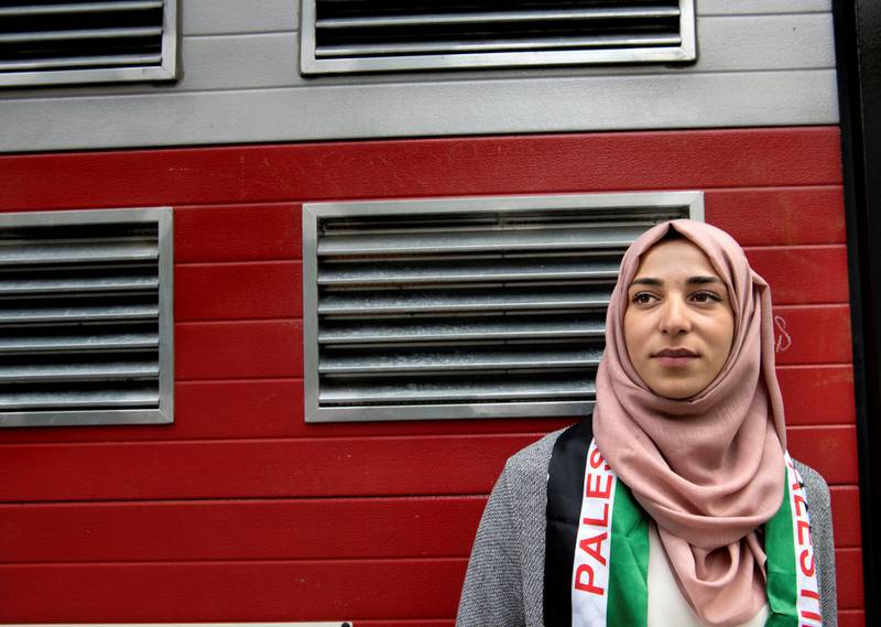 VIL IKKE DRA: Palestinske Dana Alshaer forstår at mange unge vil emigrere, men for henne er det ikke ett alternativ. – Å miste håpet over våre forfedres land vil bety slutten for oss som palestinere, sier hun. FOTO: MIMSY MØLLER