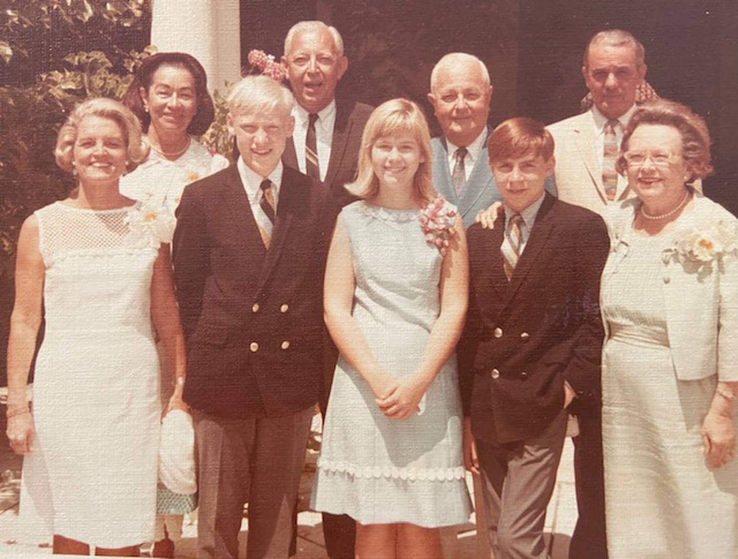 Sammen med besteforeldre og tanter  i Palm Beach Florida i 1968: Vicki og brødrene i midten, mor og far til høyre.