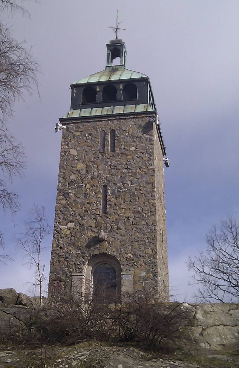 Bytårnet på Skarmyra ble reist i 1920 til byens 200 års jubileum.