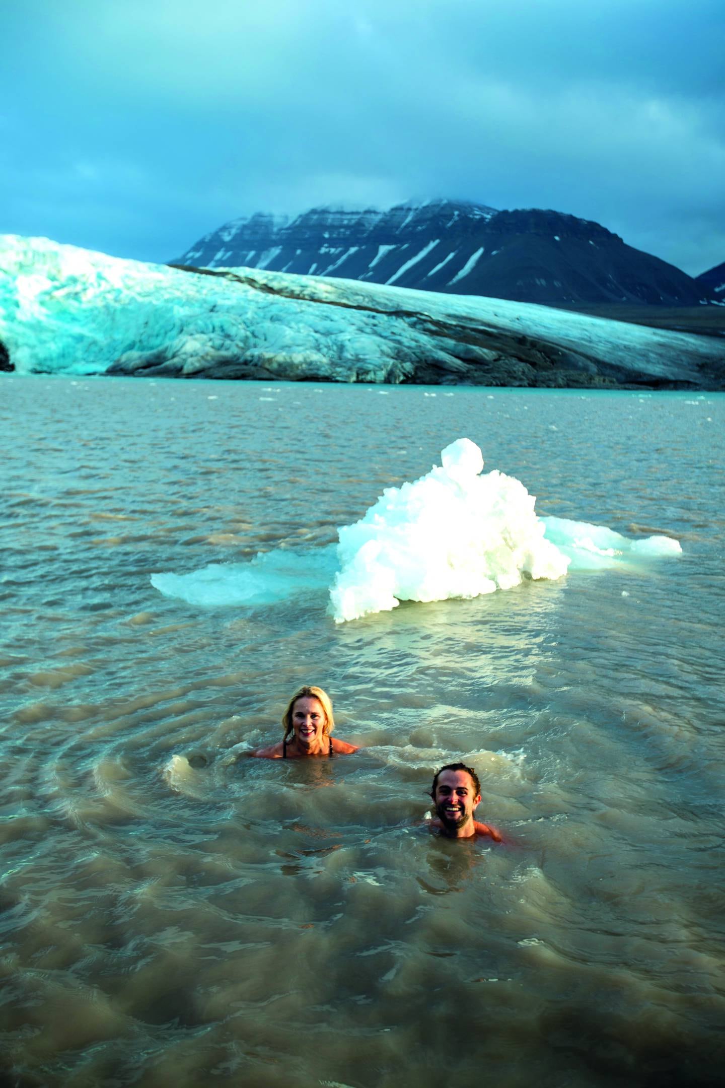 Anne Kristin Møllers aller mest ekstreme isbad – på selveste Svalbard.