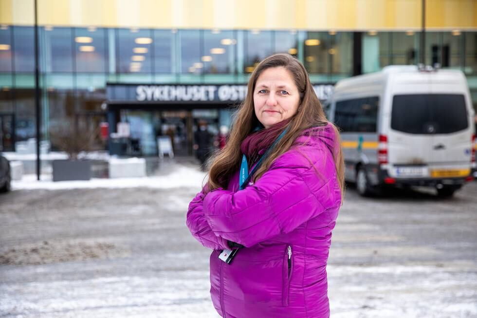 Anita Talåsen Granli, foretakstillitsvalgt for Norsk Sykepleierforbund, forteller om et enormt arbeidspress for mange sykepleiere på Sykehuset Østfold. Situasjonen har aldri vært mer krevende enn nå, mener hun.