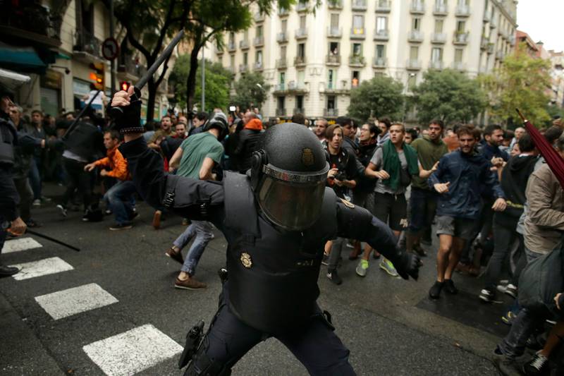 Catalonias regionale regjering skriver på Twitter at 337 personer er såret i det den kaller den spanske statens politivold.