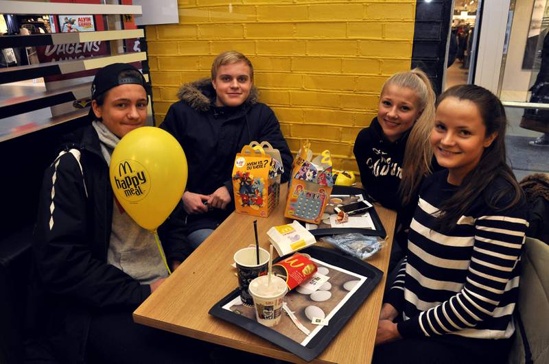 Fra høyre: Mona Høiland, Birgitte Ostrø, Espen Vik og Vetle Skjæveland (fra Vikeså).  Foto: Arne Birkemo