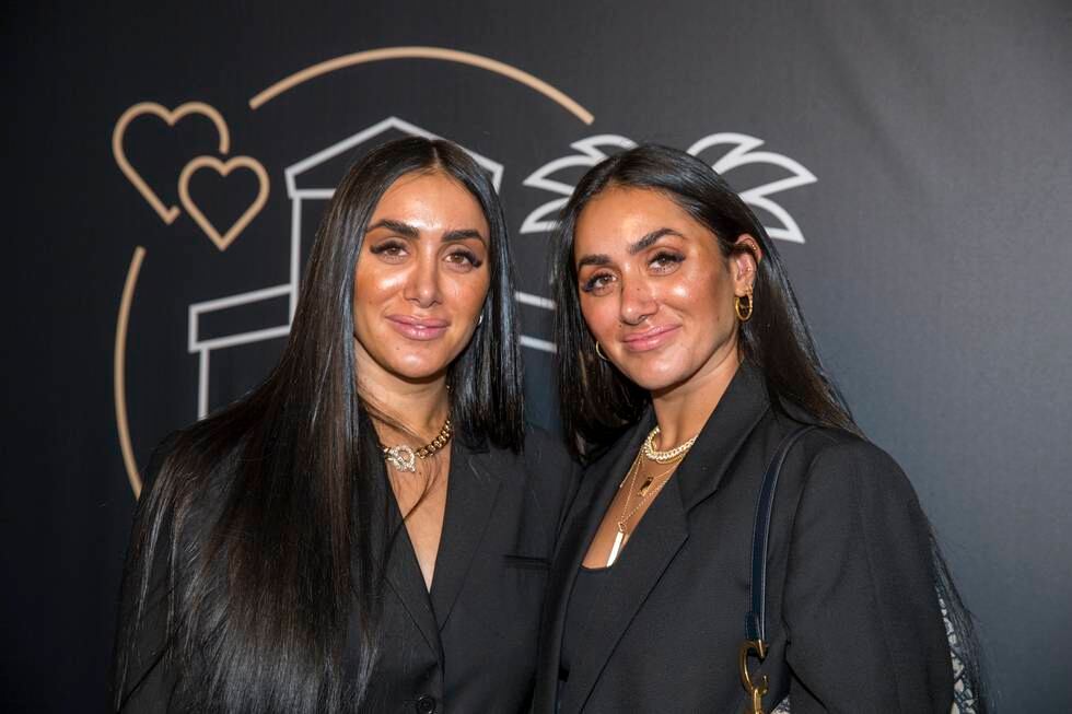 Tvillingsøstrene Vita og Wanda Mashadi fikk kritikk etter en rekke påstander om at de redigerte flere av bildene sine på Instagram.