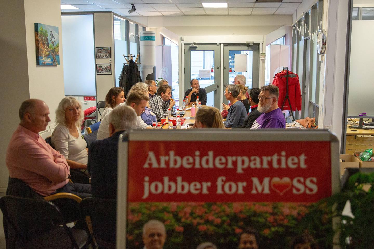 Ap, Rødt, SV, Sp, MDG og KrF ønsker å danne flertall i nye Moss kommune. Her fra tirsdagens forhandlingsmøte.
