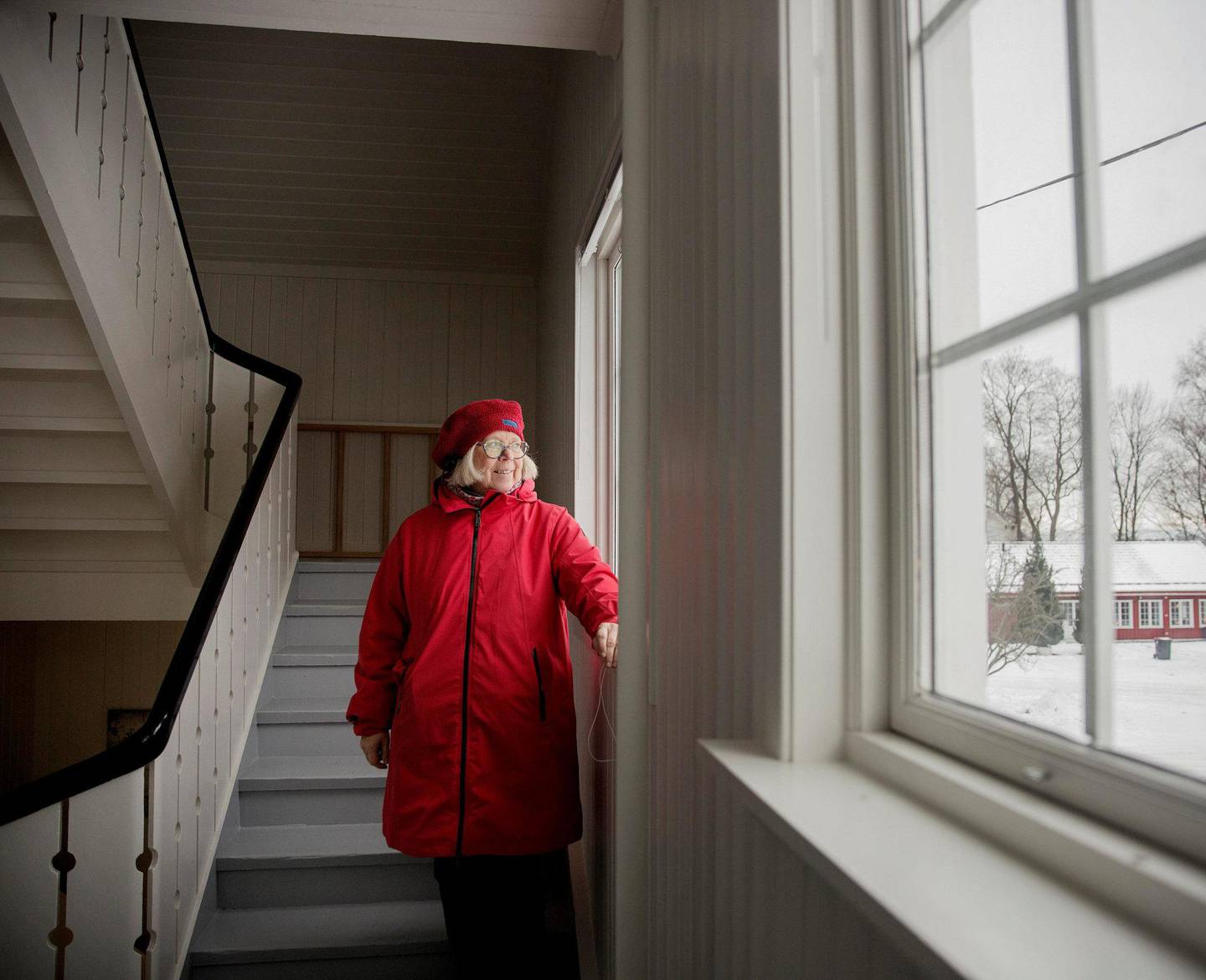 I kasernen: Byantikvar Janne Wilberg har jobbet i fem år med å få fredet Ormsund leir. Detaljer som trappegelenderet er bevart fra krigens dager.