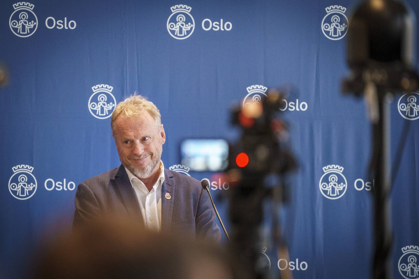 Byrådsleder Raymond Johansen da Oslo-budsjettet ble lagt fram i Rådhuset 21. september. Kort tid etterpå ble de pålagt  1 milliard i kraftskatt fra regjeringen. Byrådslederen gikk hardt ut, men godtok tilslutt skatten - men krever at forsvinner til neste år.