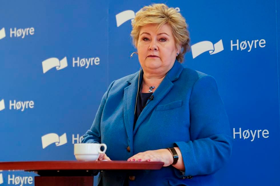 Høyre-leder Erna Solberg mener regjeringen må vurdere å bistå med mer militært utstyr til Ukraina hvis det kommer forespørsel om det. 
Foto: Torstein Bøe / NTB