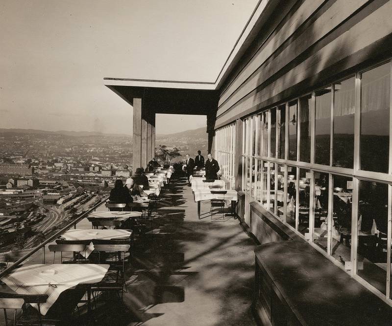 Ekebergrestauranten (1929) var malt i sterke farger og hadde opprinnelig terrasse i andre etasje.FOTO: NASJONALMUSEET