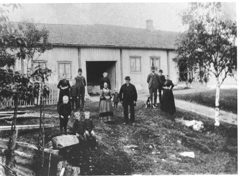 Familien Bondkall på Bånkall gård i 1893.