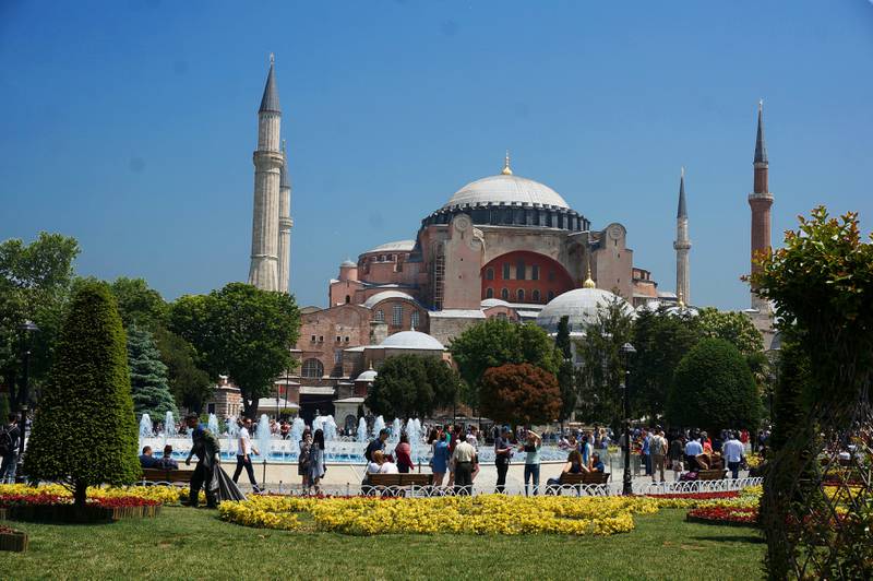 Istanbul er blitt hardest rammet av turistsvikten, etter to blodige terrorangrep i år. Men fortsatt besøker mange millioner turister byen i året.