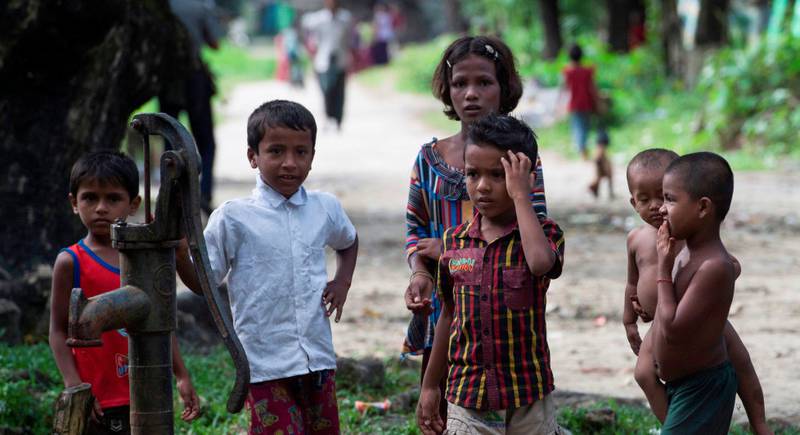 Rohingya-barn i Maungdaw i Myanmars delstat Rakhine.
