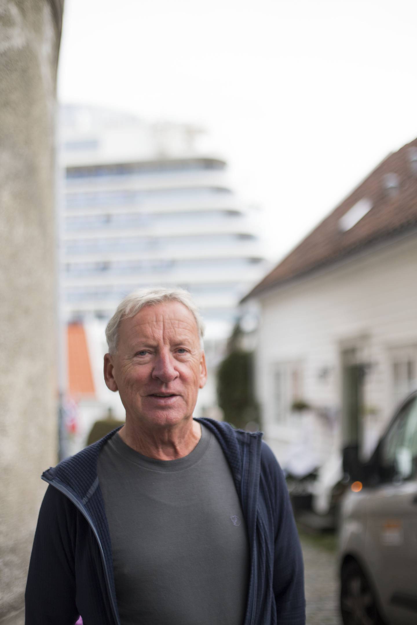 Erling Mathiassen bor i Gamle Stavanger, og sier cruisetrafikken skaper flere problemer for beboerne i nabolaget.