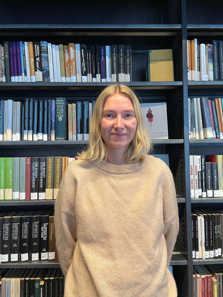 Emilie Schei (24) oppsøker biblioteket hver gang hun er i Oslo.