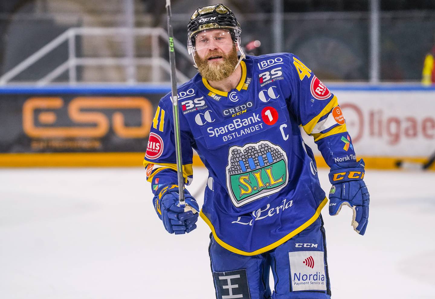 Storhamar-kaptein Patrick Thoresen ledet laget sitt til 5-1-seier over Ringerike i eliteserien ishockey torsdag kveld. Foto: Lise Åserud / NTB