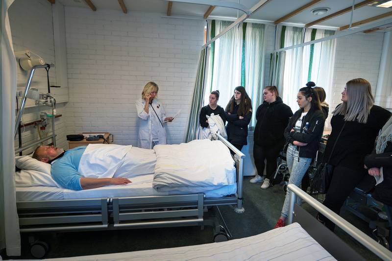 Under Åpen dag på UiS kunne interesserte få et innblikk i hverdagen til sykepleiere. Foto: Roy Storvik