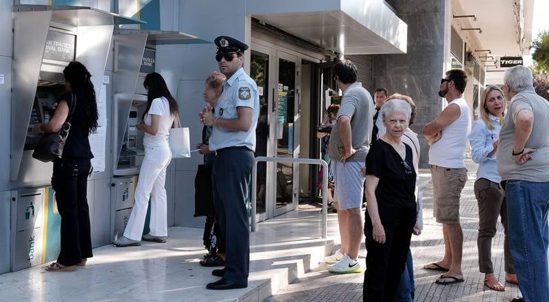 Stengte banker, gjeldsberg og evige låneforhandlinger har vært Hellas-krisens store tema, men for Europa handler Hellas om mye mer enn økonomi. FOTO: LOUISA GOULIAMAKI/NTB SCANPIX