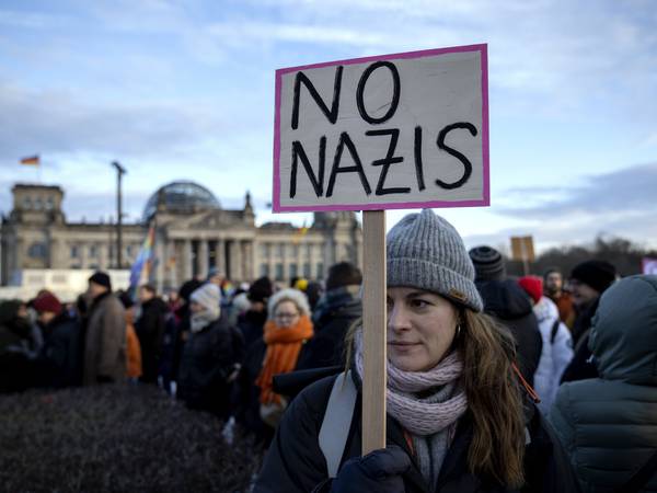 Tusener i nye protester mot høyreekstremisme i Tyskland