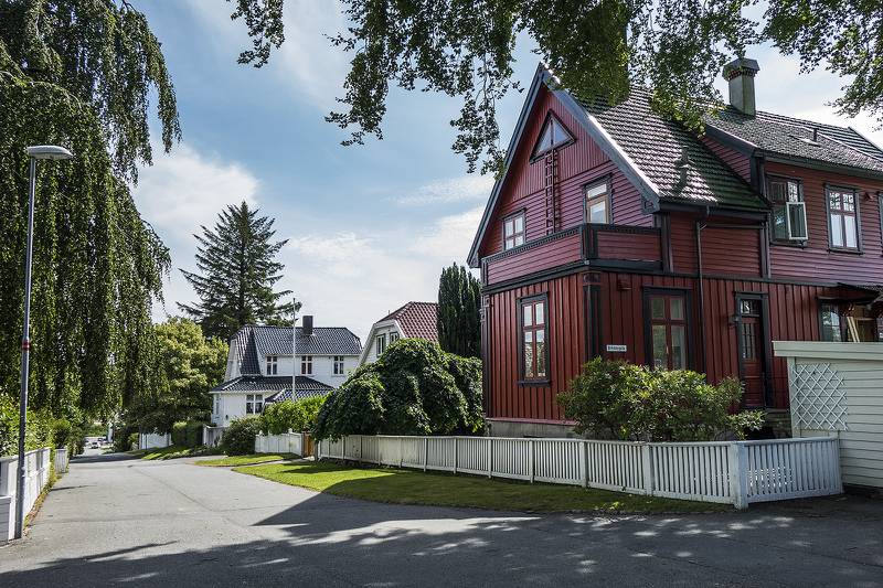 <b>Orknøygata:</b> Siri Kalvig og ektemannen kjøpte nylig en bolig i Øvre Ørknøygate for 20 millioner kroner. Like ved ligger de nye leilighetene på Holmegenes, som koster opp til 13,3 millioner kroner. Foto: Roy Storvik