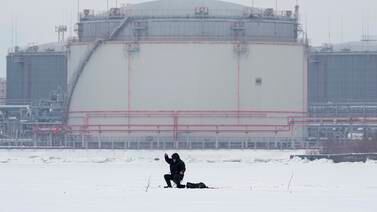 Russland og Saudi-Arabia forlenger oljekutt fram til sommeren