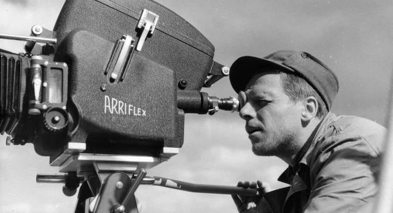 Erik Løchen, Joachim Triers bestefar, under innspillingen av «Jakten» fra 1959. Året etter var filmen med i hovedkonkurransen i Cannes. FOTO: NFI