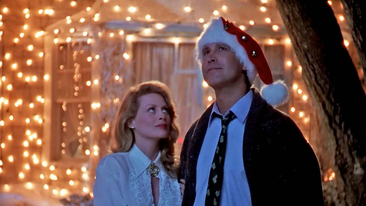 34 år etter at Ellen og Clark Griswold feiret familiejul for første gang er «Hjelp, det er juleferie!» en klassiker blant de amerikanske julefilmene.
