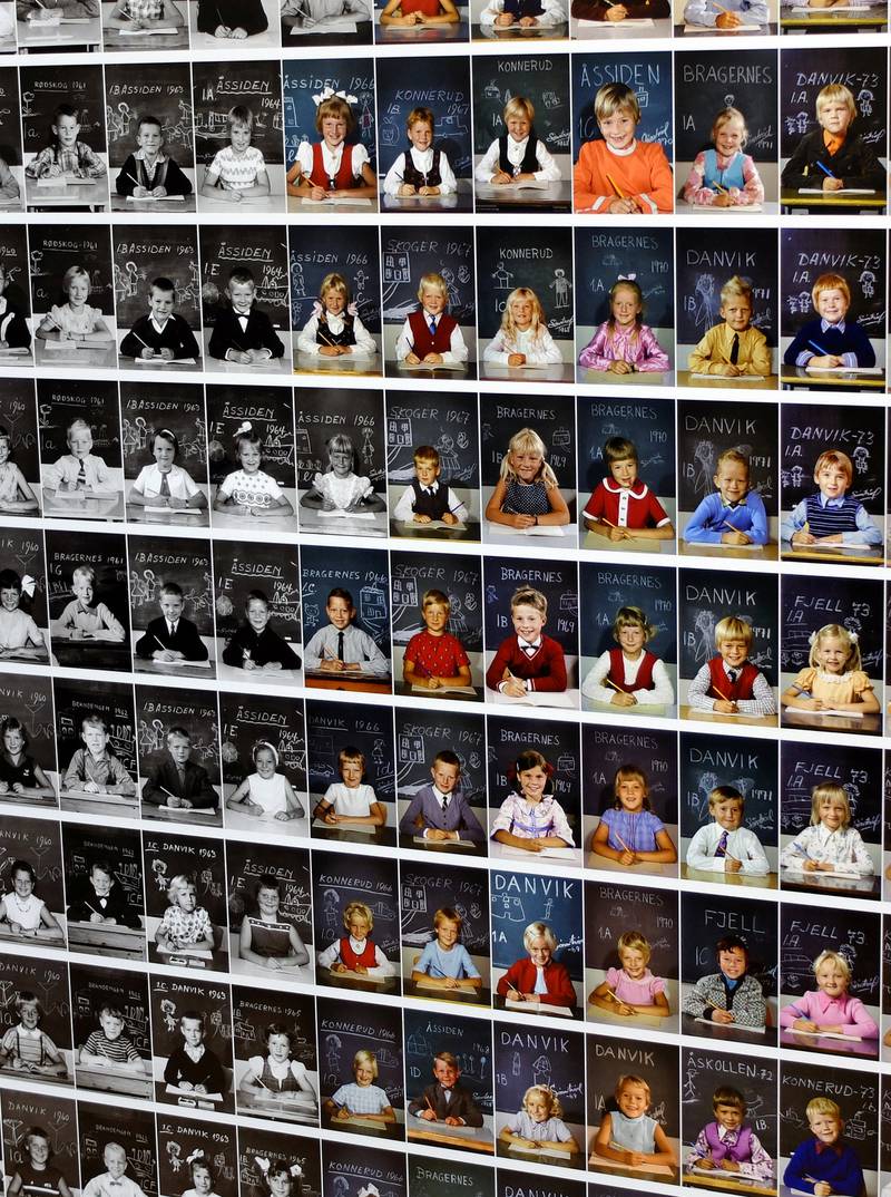 På utstillingen finnes 1.400 "Min første skoledag"-bilder. Kan du finne politimester Christine Fossen? (Bragernes skole 1B 1969).