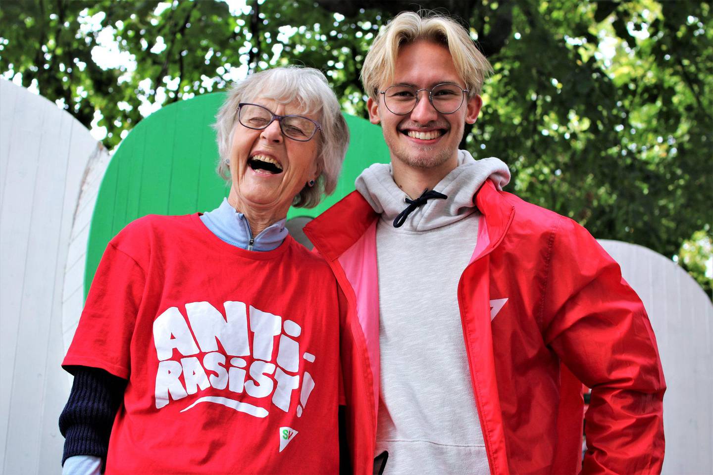 MEST OPPTATT AV KLIMA: Anne Hals og Magne Petersen, som har stått på stand for SV i Oslo, har snakket mest med potensielle velgere om klimasaken. FOTO: SOFIE PRESTEGÅRD
