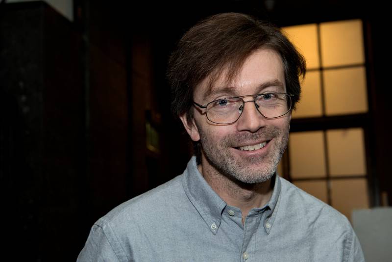 Thomas Reinertsen Berg fikk Brageprisen for debutboka «Verdensteater». 