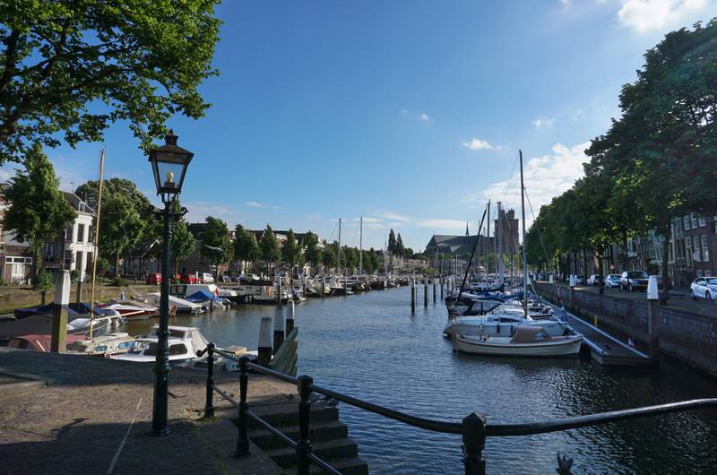 Dordrecht er et hyggelig alternativ til Amsterdam, og ligger kun en drøy times togtur fra flyplassen Schiphol.  