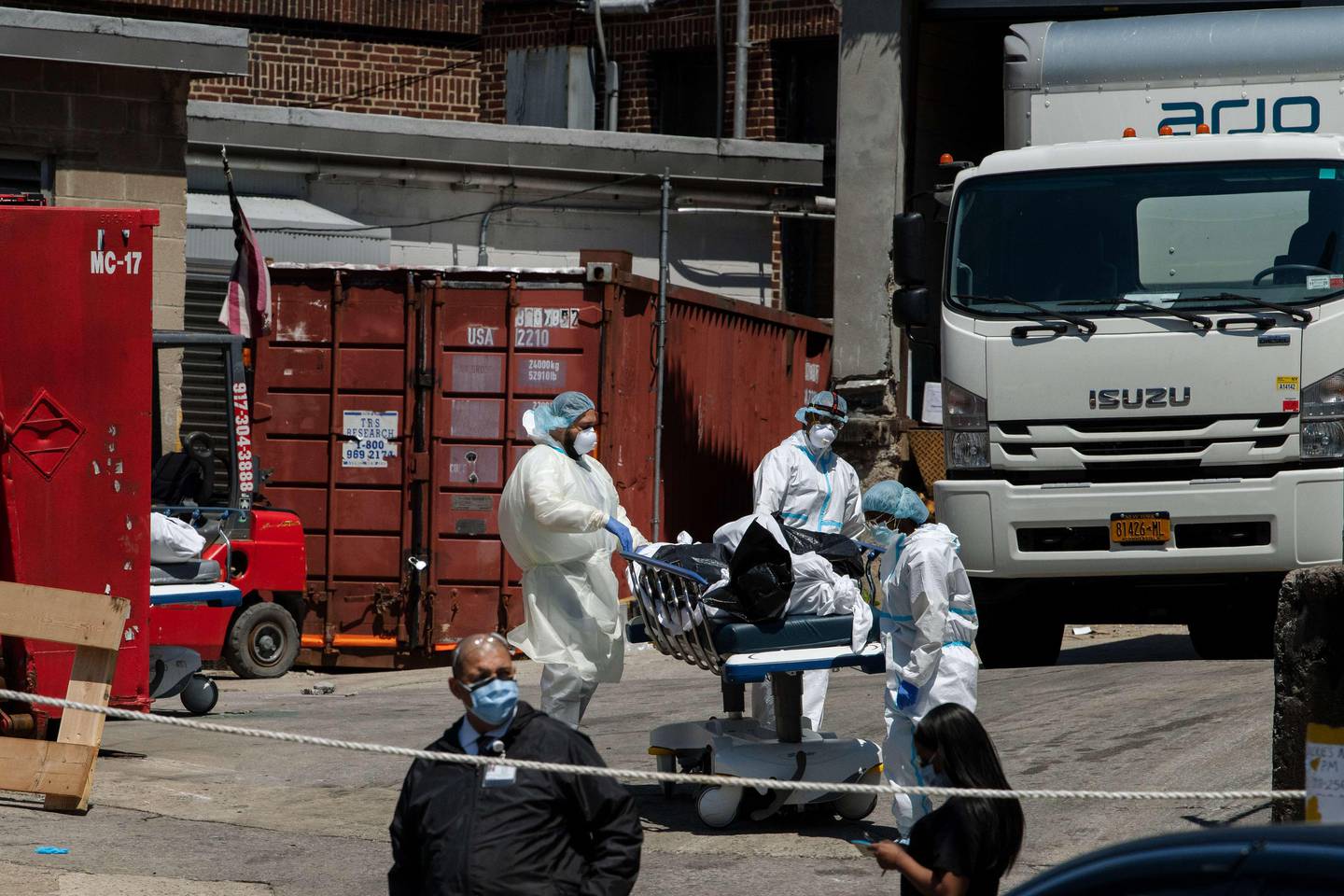 BROOKLYN, NY - MAY 07: Hospital personnel move deceased individuals to the overflow morgue trailer outside The Brooklyn Hospital Center on May 7, 2020 in the Brooklyn borough of New York City. As the COVID-19 pandemic continues, hospitals remain overwhelmed by the number of deaths related to the coronavirus.   Bryan Thomas/Getty Images/AFP
== FOR NEWSPAPERS, INTERNET, TELCOS & TELEVISION USE ONLY ==