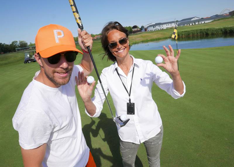 Christian Brevik arrangerer golfturnering til inntekt for Fredrikstad Ballklubb, og det synes daglig leder Monique Blystad i håndballklubben er et ordentlig blinkskudd.
