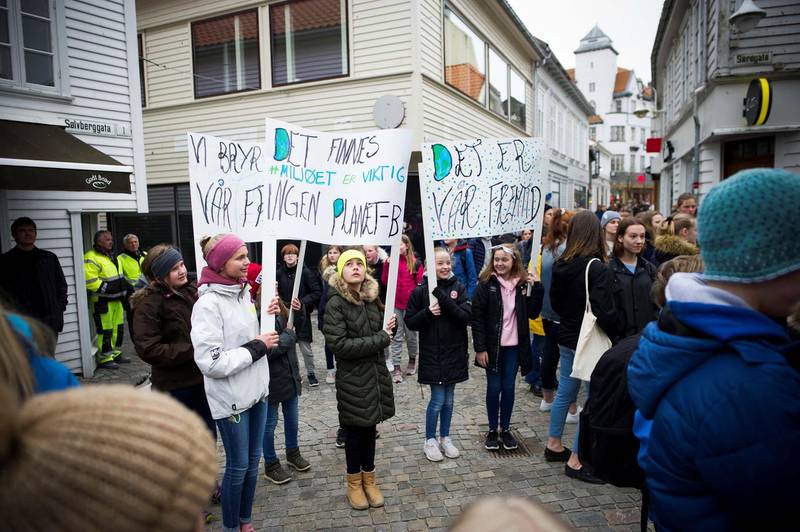 Klimastreiken er i gang
Arneageren er fylt med elever som streiker for klima.

klimastreik skoleungdom skoleelever klimademonstrasjon demonstrasjon