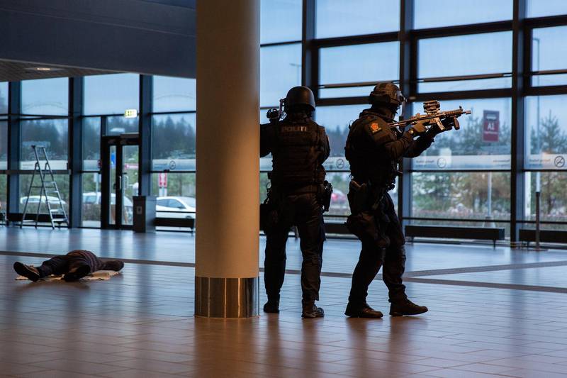 Politipersonell fra Østfold og Follo har trent på PLIVO de siste tre årene. Dette er første gang de gjennomfører øvelsen på Moss lufthavn Rygge.
