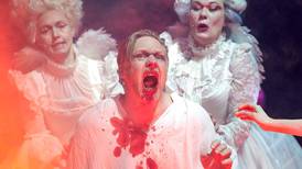 «Vi må snakke om Faust»: En eksplosjon av teatermagi