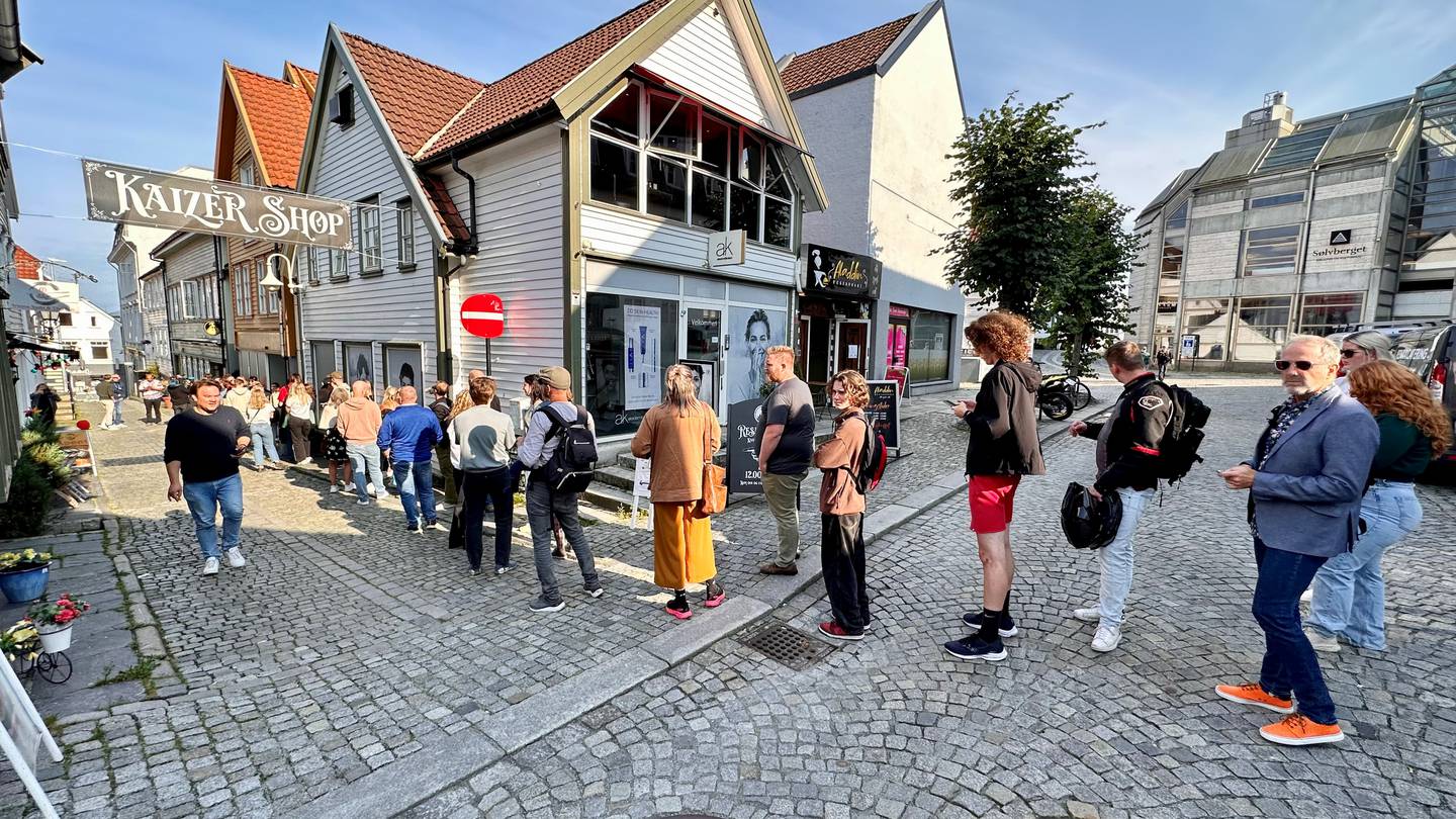 Køen for å komme inn og treffe Kaizers gikk rundt hjørnet i Stavanger sentrum.