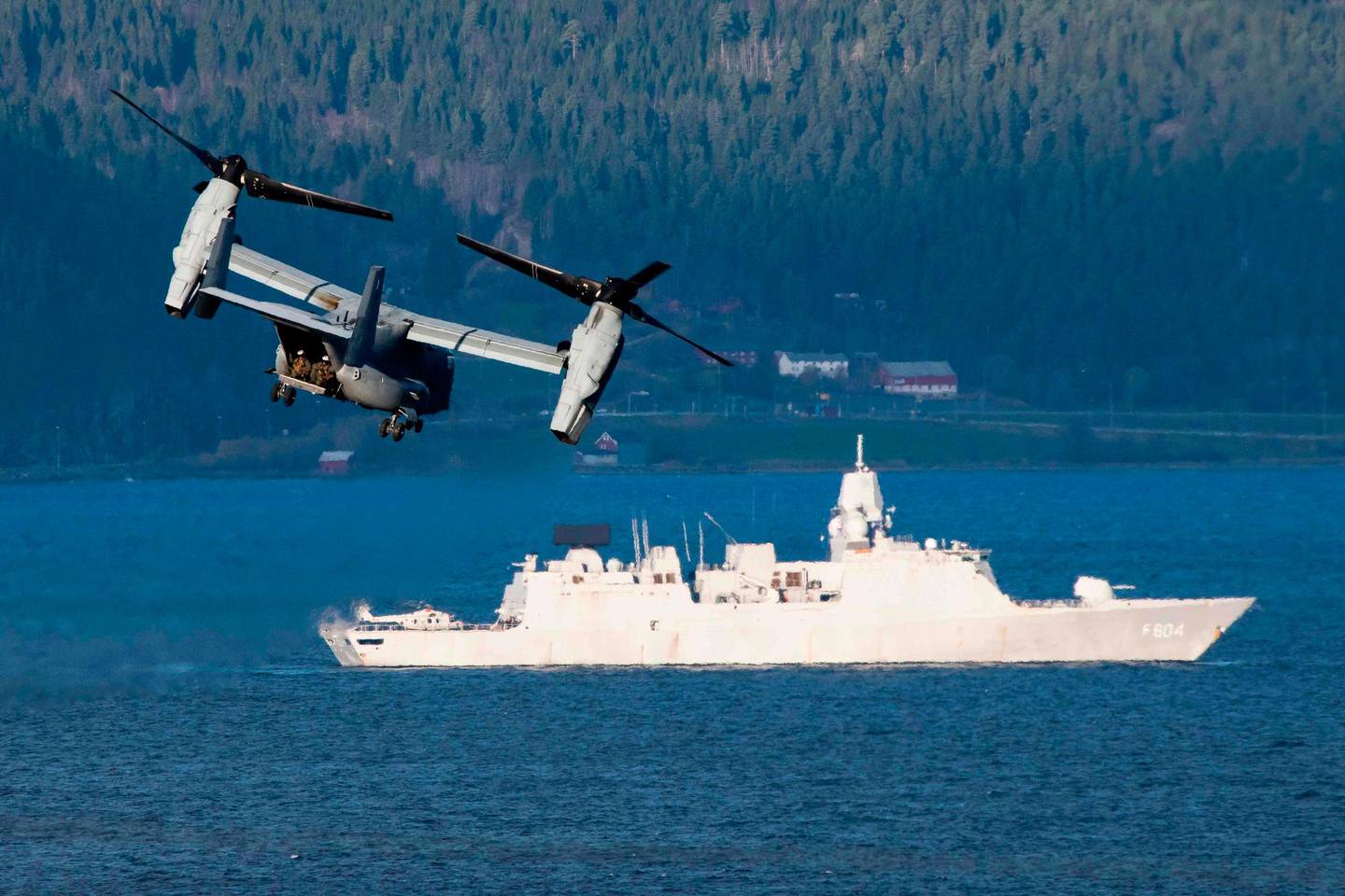 The United States' V-22 Osprey, a multi-mission, tiltrotor military aircraft with both vertical takeoff and landing, flies during a joint demonstration as part of the NATO Trident Juncture 2018 exercise in Byneset near Trondheim, Norway, October 30, 2018. - Trident Juncture 2018, is a NATO-led military exercise held in Norway from 25 October to 7 November 2018. The exercise is the largest of its kind in Norway since the 1980s. Around 50,000 participants from NATO and partner countries, some 250 aircraft, 65 ships and up to 10,000 vehicles take part in the exercise. The main goal of Trident Juncture is allegedly to train the NATO Response Force and to test the alliance's defence capability. (Photo by Jonathan NACKSTRAND / AFP)