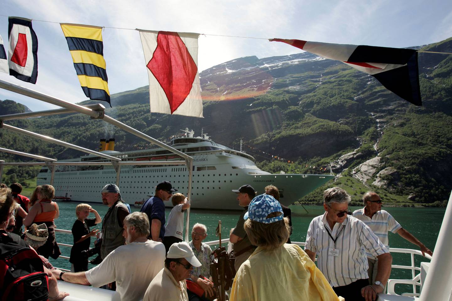 Opp mot én million turister besøker Geiranger i året. Nesten alle kommer i en kort og hektisk sommersesong. FOTO: GORM KALLESTAD/SCANPIX