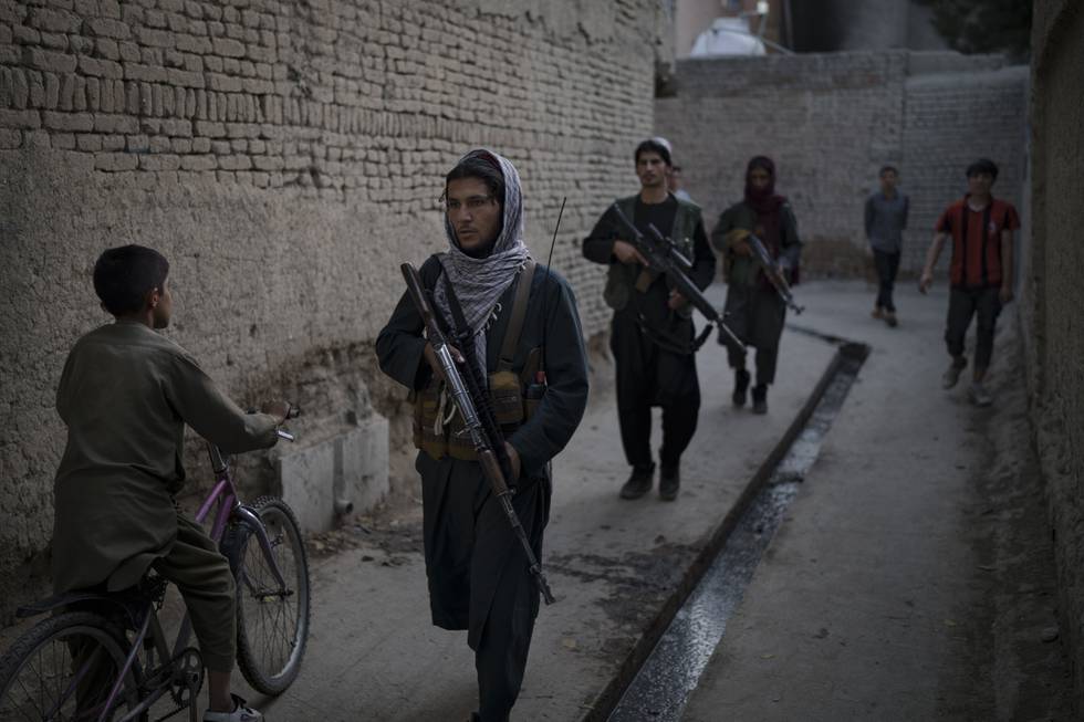 Taliban lover å gjøre alt for å bekjempe IS i Afghanistan, men utelukker et samarbeid med USA om dette. Foto: AP / NTB
