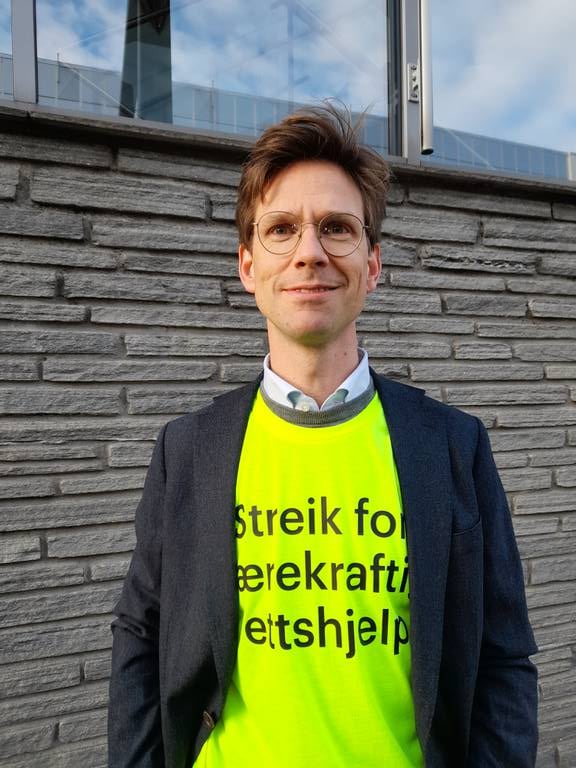 Johannes Bakkevig, med gul streikeskjorte