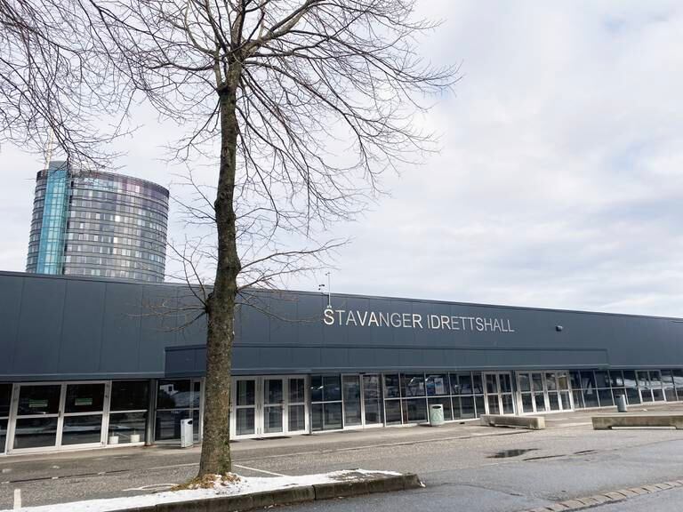 Stavanger idrettshall er aktuell for solceller på taket.